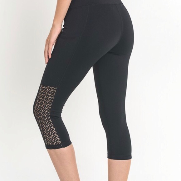 Mono B Pants - High Waist Black Capri